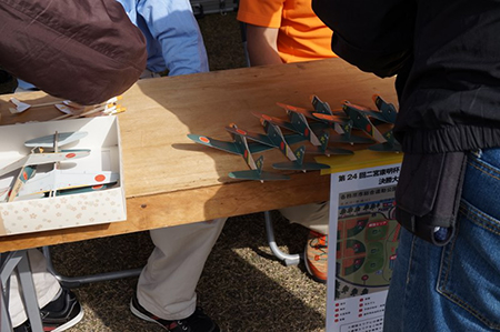 決勝大会の様子｜日本紙飛行機協会 -JPAA-
